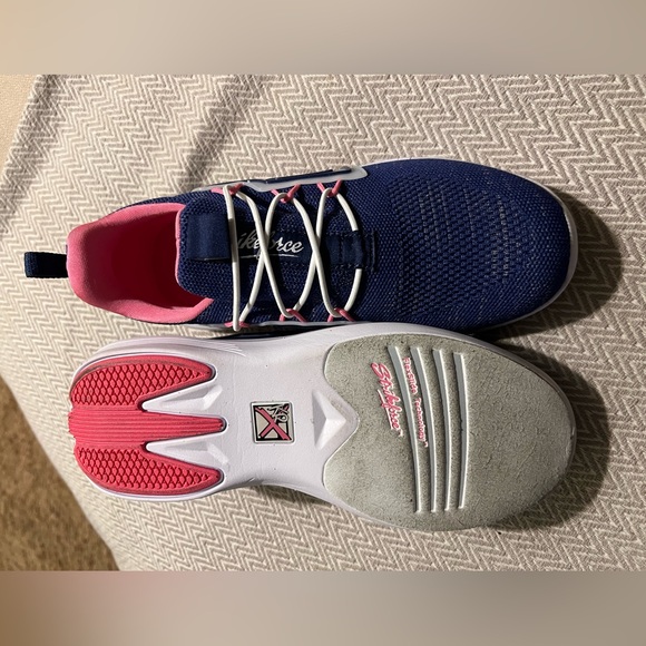 Women’s bowling shoes. Excellent condition, only worn once. Very comfortable. - Picture 6 of 6